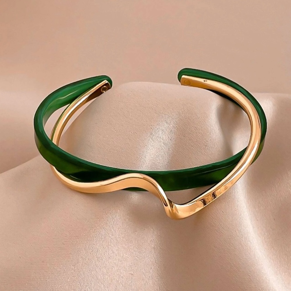 Gold Tone and Green Twist Cuff Fashion Bracelet